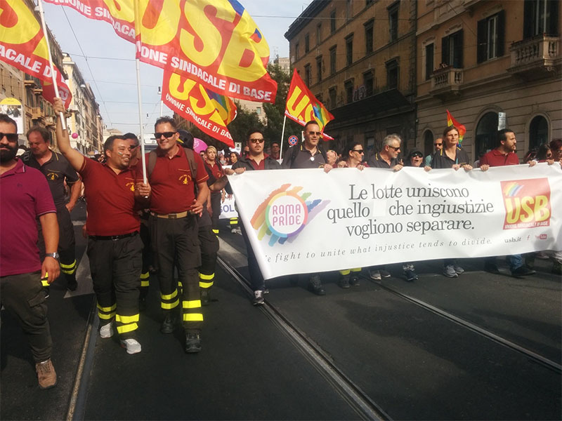 I vigili del fuoco al Roma Pride 2017