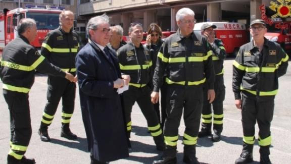 Frattasi in visita ad una caserma dei vigili del fuoco