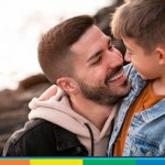Muore il padre biologico: il Tribunale impone la trascrizione dell’atto di nascita con i due papà