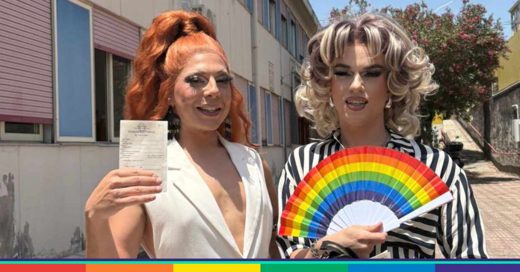 Al voto in drag: il voto per il referendum si tinge d’arcobaleno